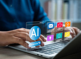 Beginnende cryptobelegger die de grondbeginselen van geautomatiseerde AI-trading verkent